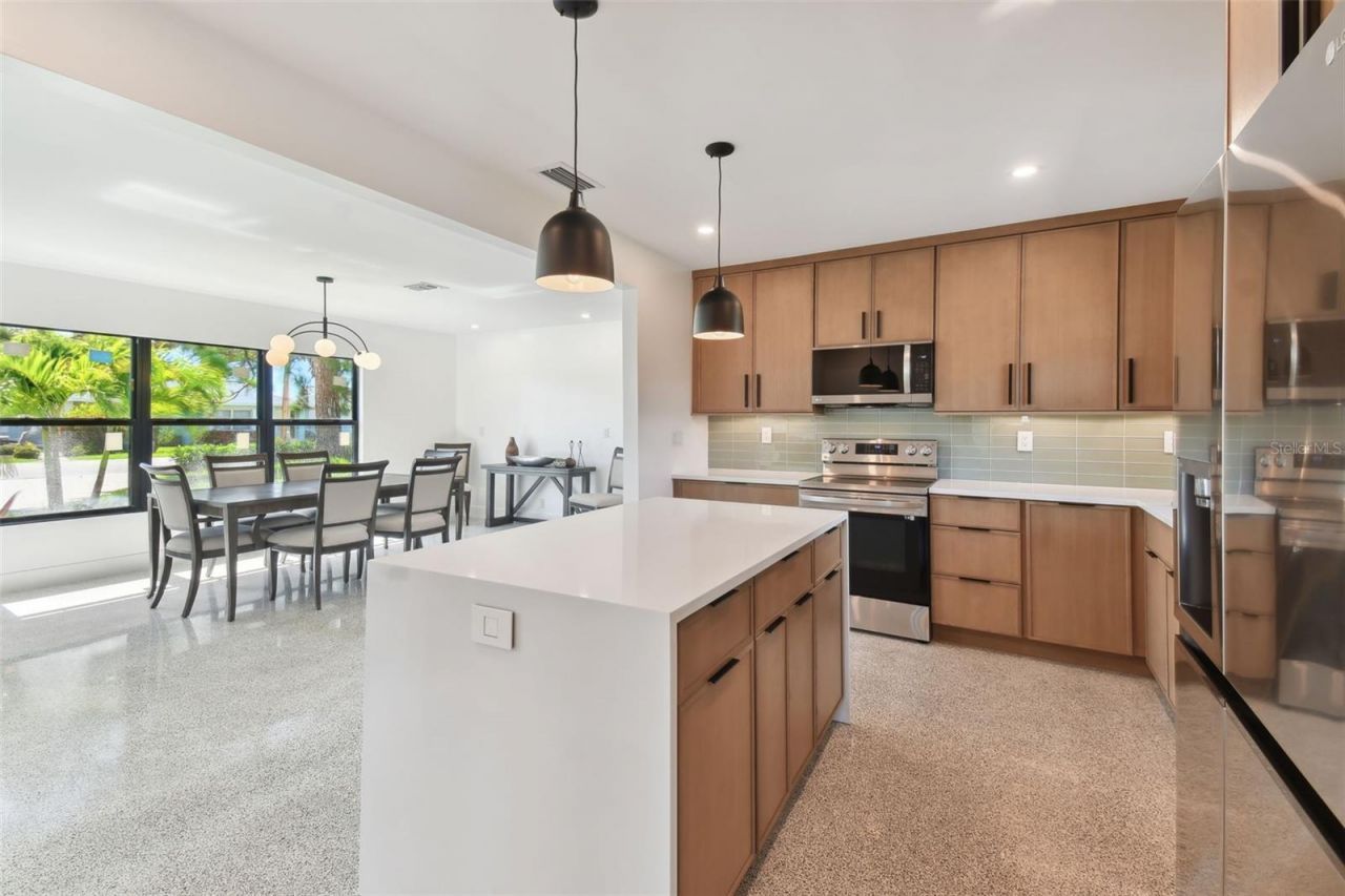 301 Aurora Street E, Venice, FL 34285 Photo