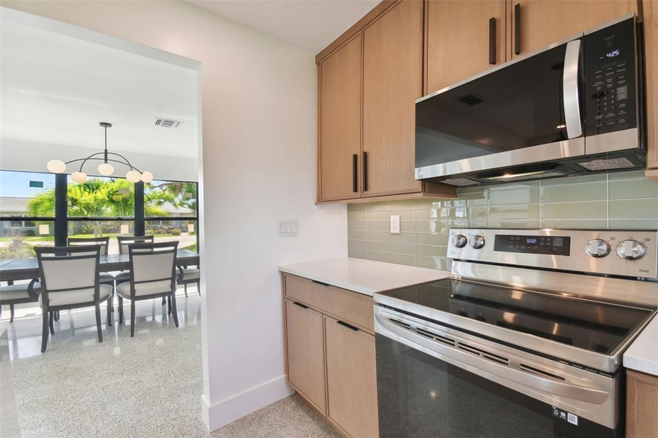 301 Aurora Street E, Venice, FL 34285 Photo