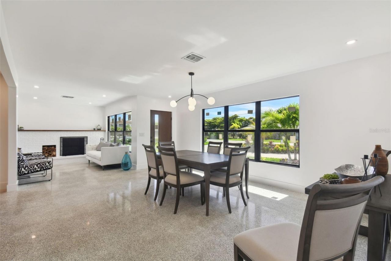 301 Aurora Street E, Venice, FL 34285 Photo