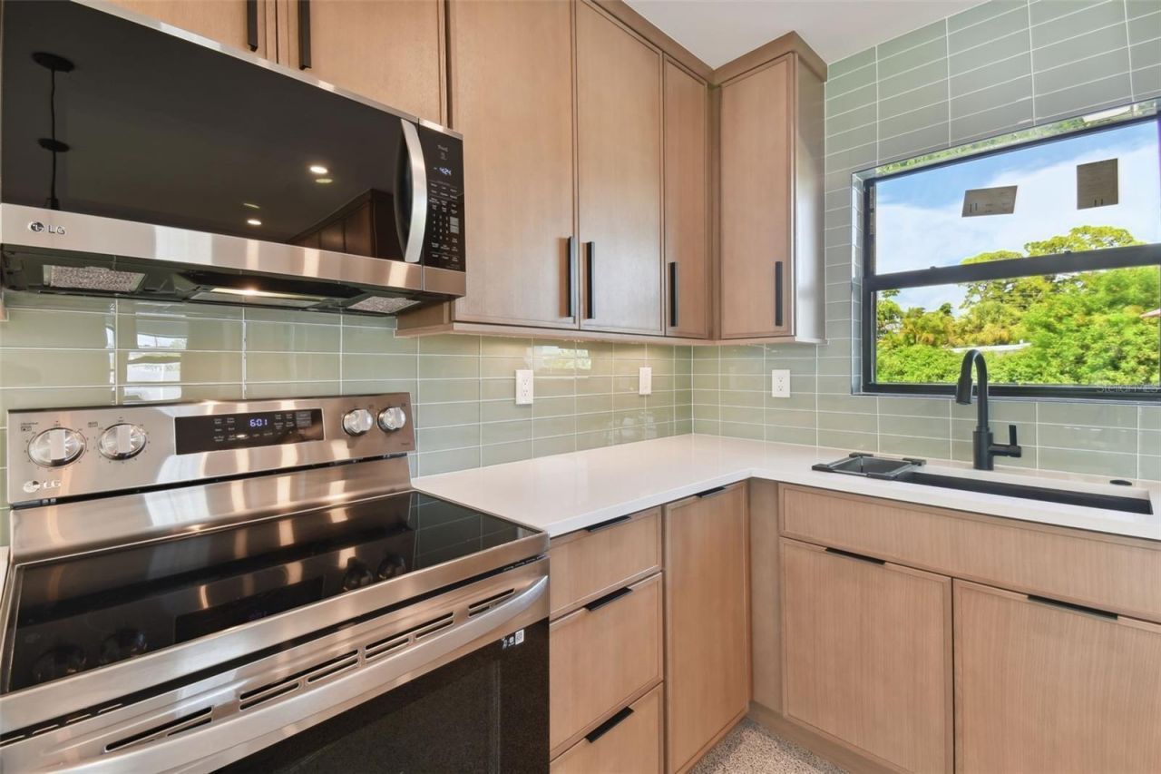 301 Aurora Street E, Venice, FL 34285 Photo
