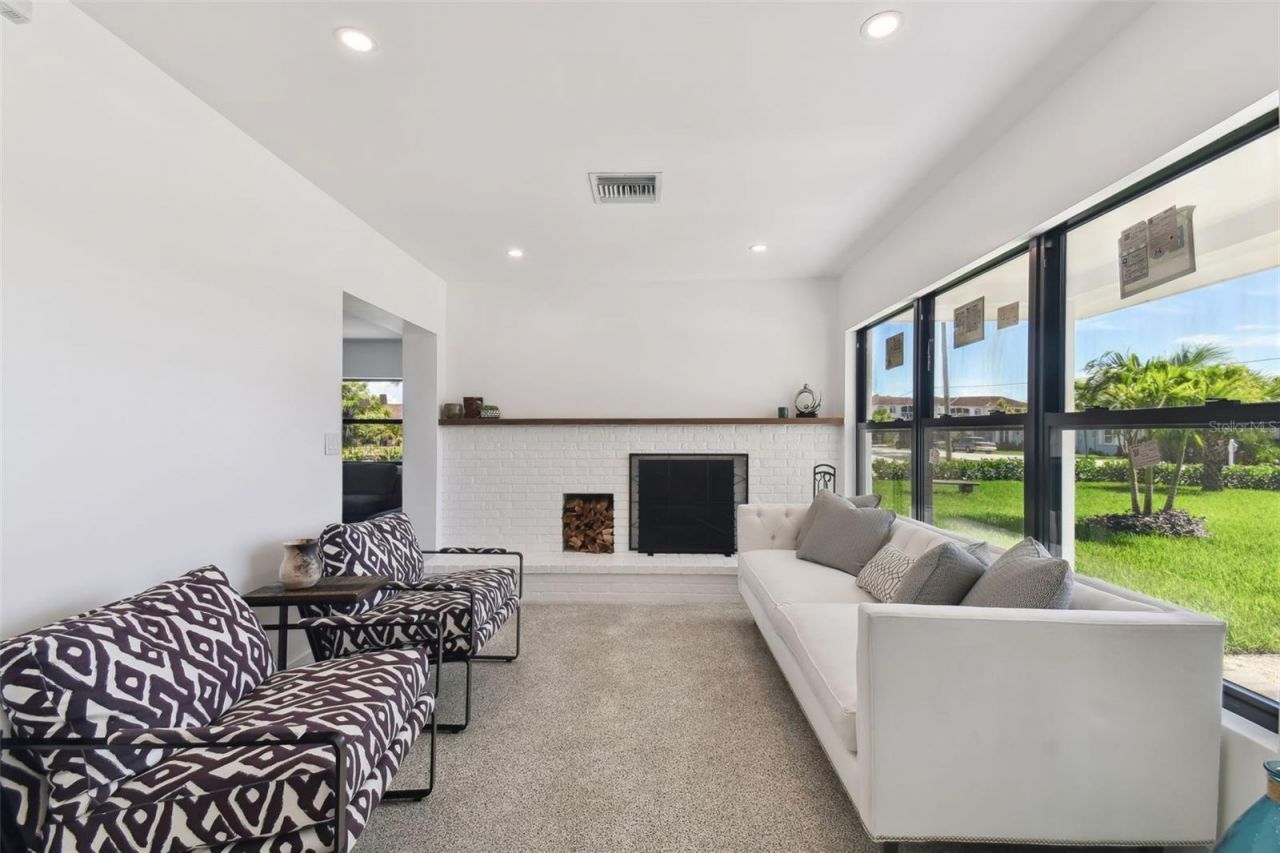 301 Aurora Street E, Venice, FL 34285 Photo