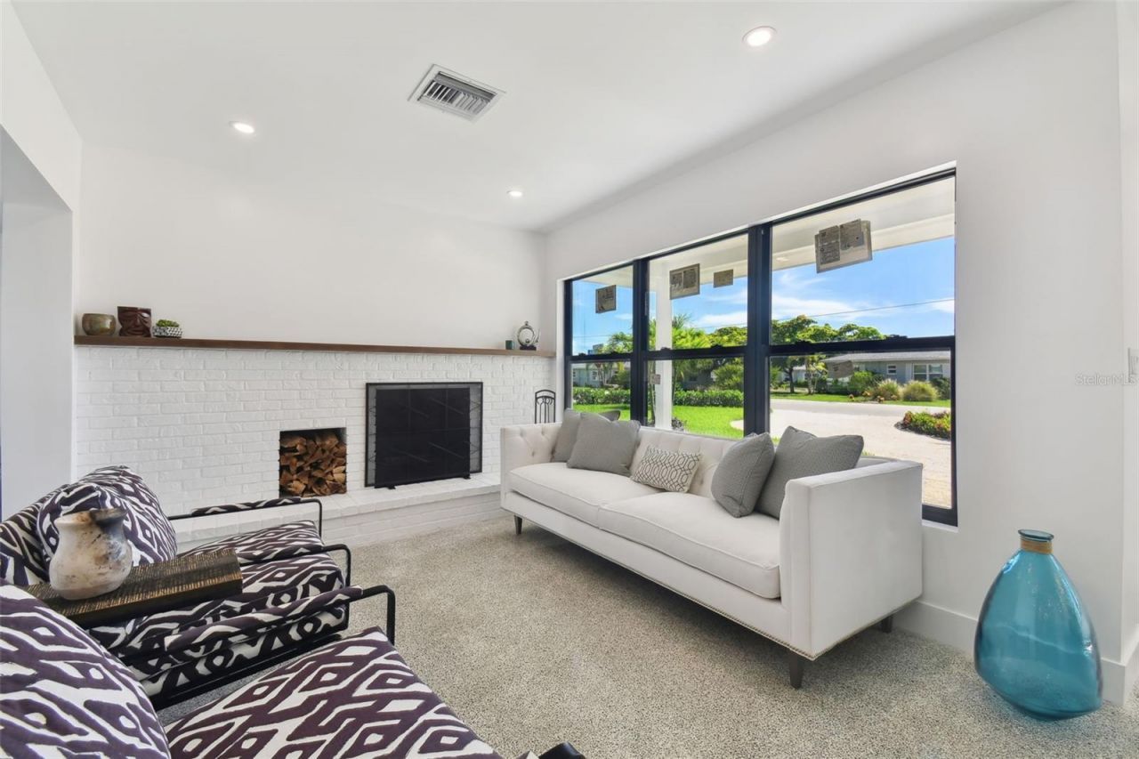 301 Aurora Street E, Venice, FL 34285 Photo