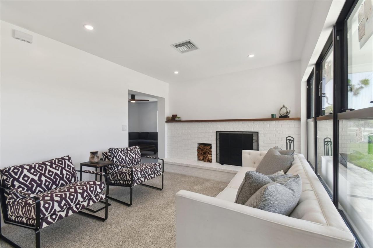 301 Aurora Street E, Venice, FL 34285 Photo
