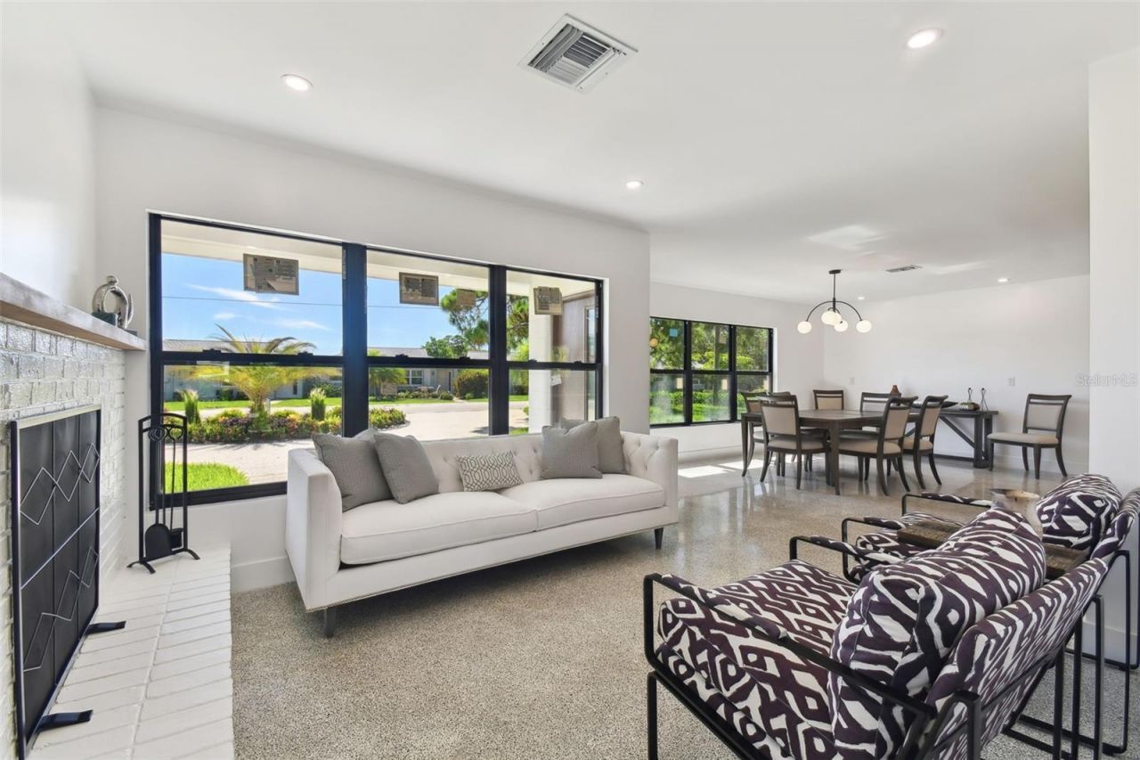 301 Aurora Street E, Venice, FL 34285 Photo