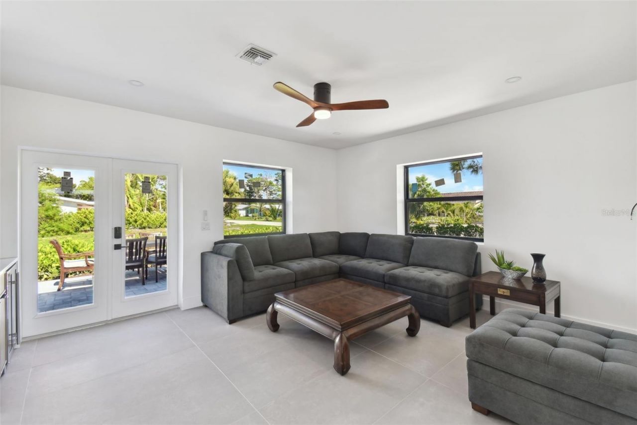 301 Aurora Street E, Venice, FL 34285 Photo