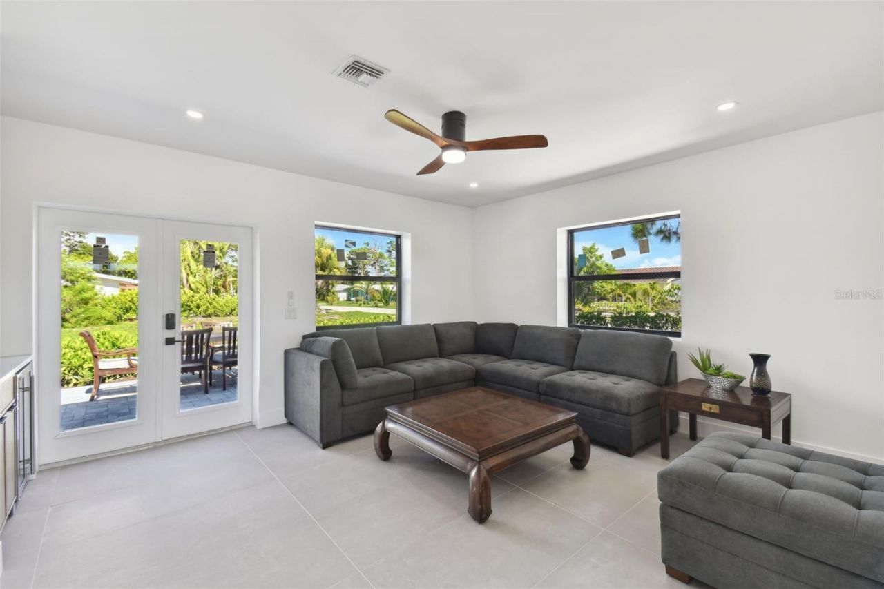 301 Aurora Street E, Venice, FL 34285 Photo