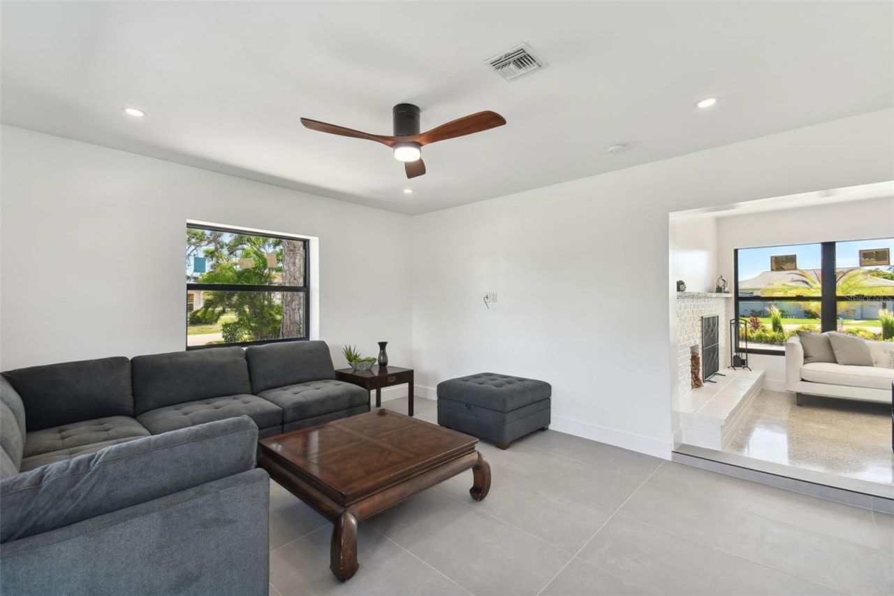 301 Aurora Street E, Venice, FL 34285 Photo