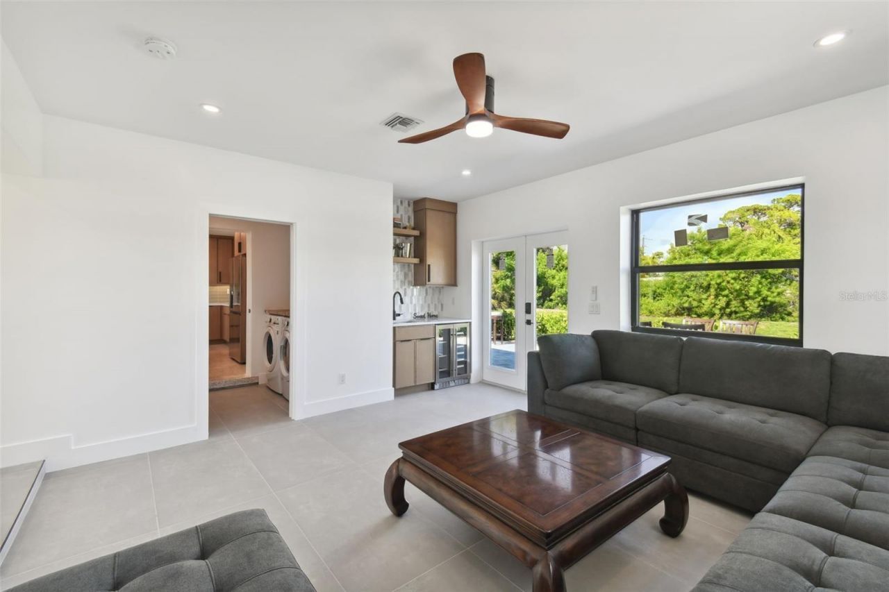 301 Aurora Street E, Venice, FL 34285 Photo