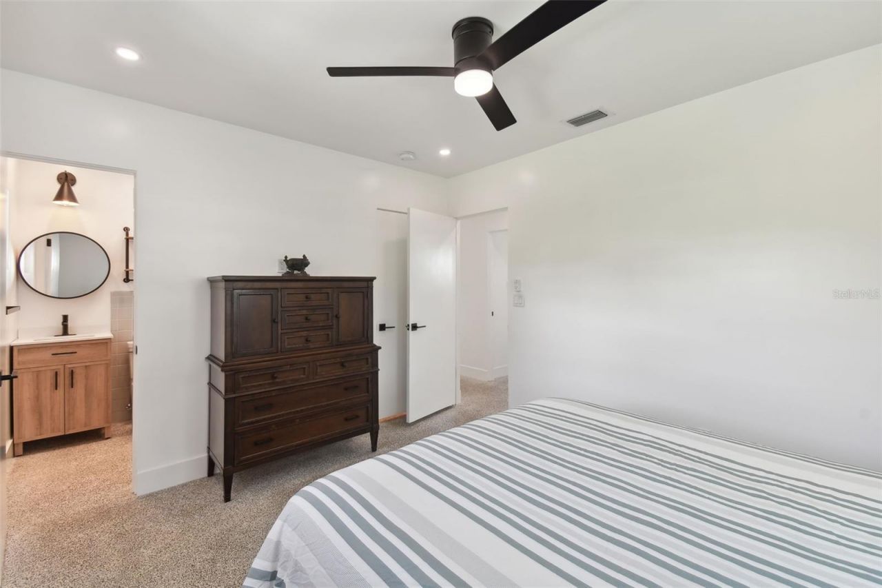 301 Aurora Street E, Venice, FL 34285 Photo