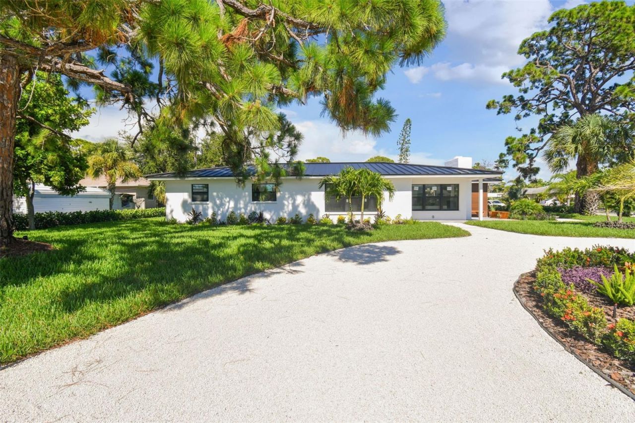 301 Aurora Street E, Venice, FL 34285 Photo