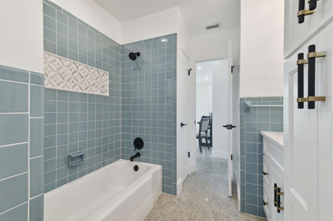 301 Aurora Street E, Venice, FL 34285 Photo