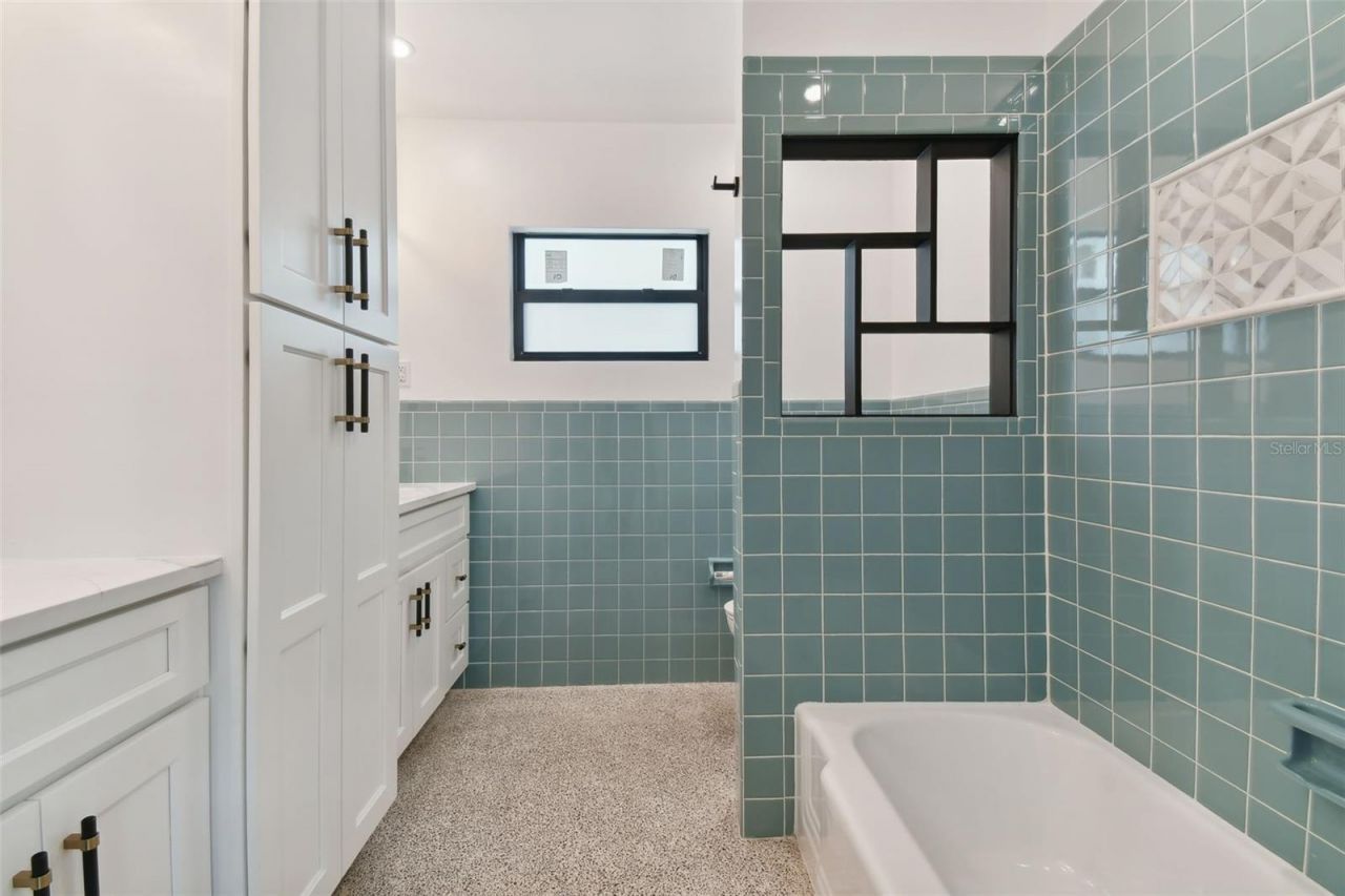 301 Aurora Street E, Venice, FL 34285 Photo