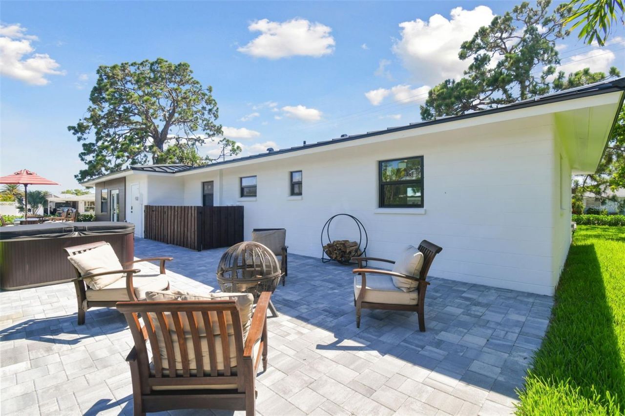 301 Aurora Street E, Venice, FL 34285 Photo