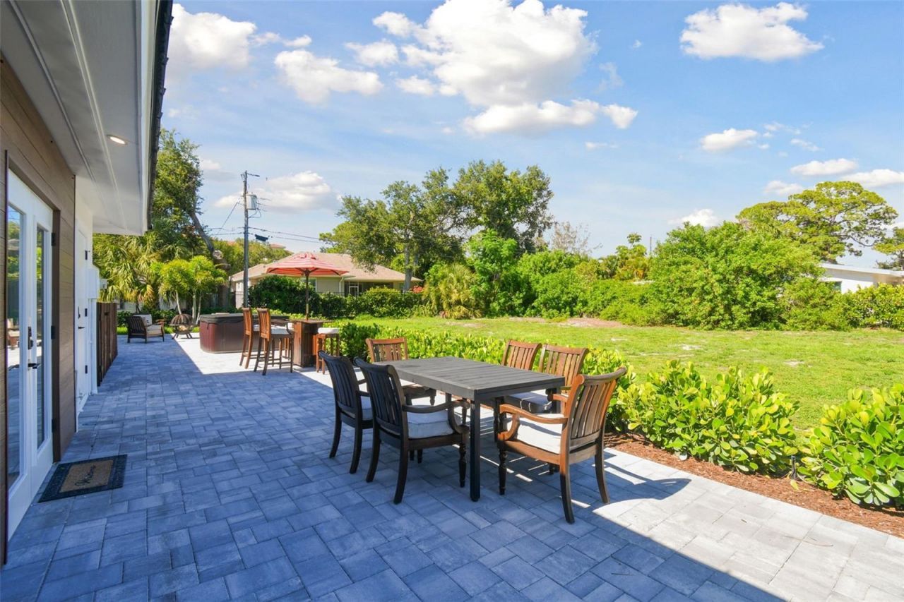 301 Aurora Street E, Venice, FL 34285 Photo