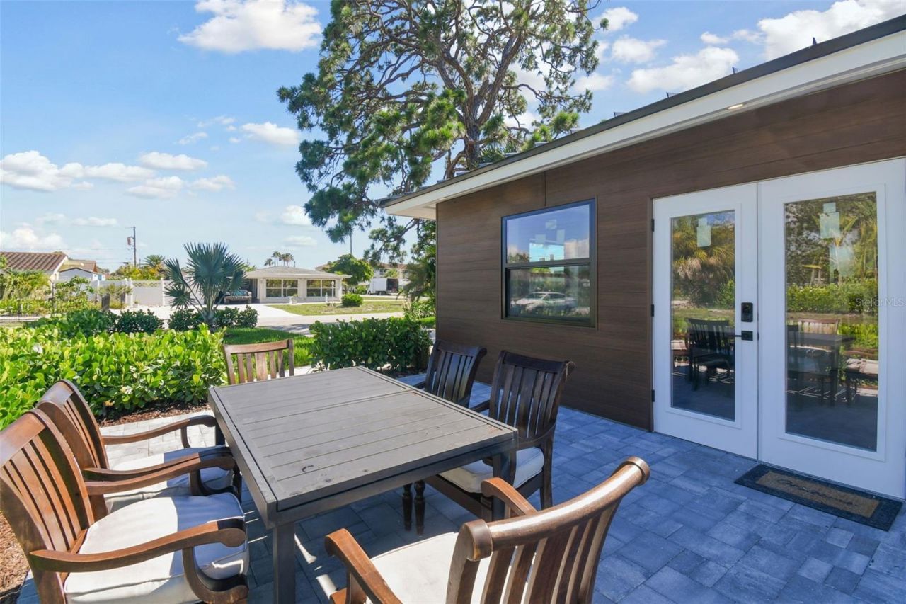 301 Aurora Street E, Venice, FL 34285 Photo