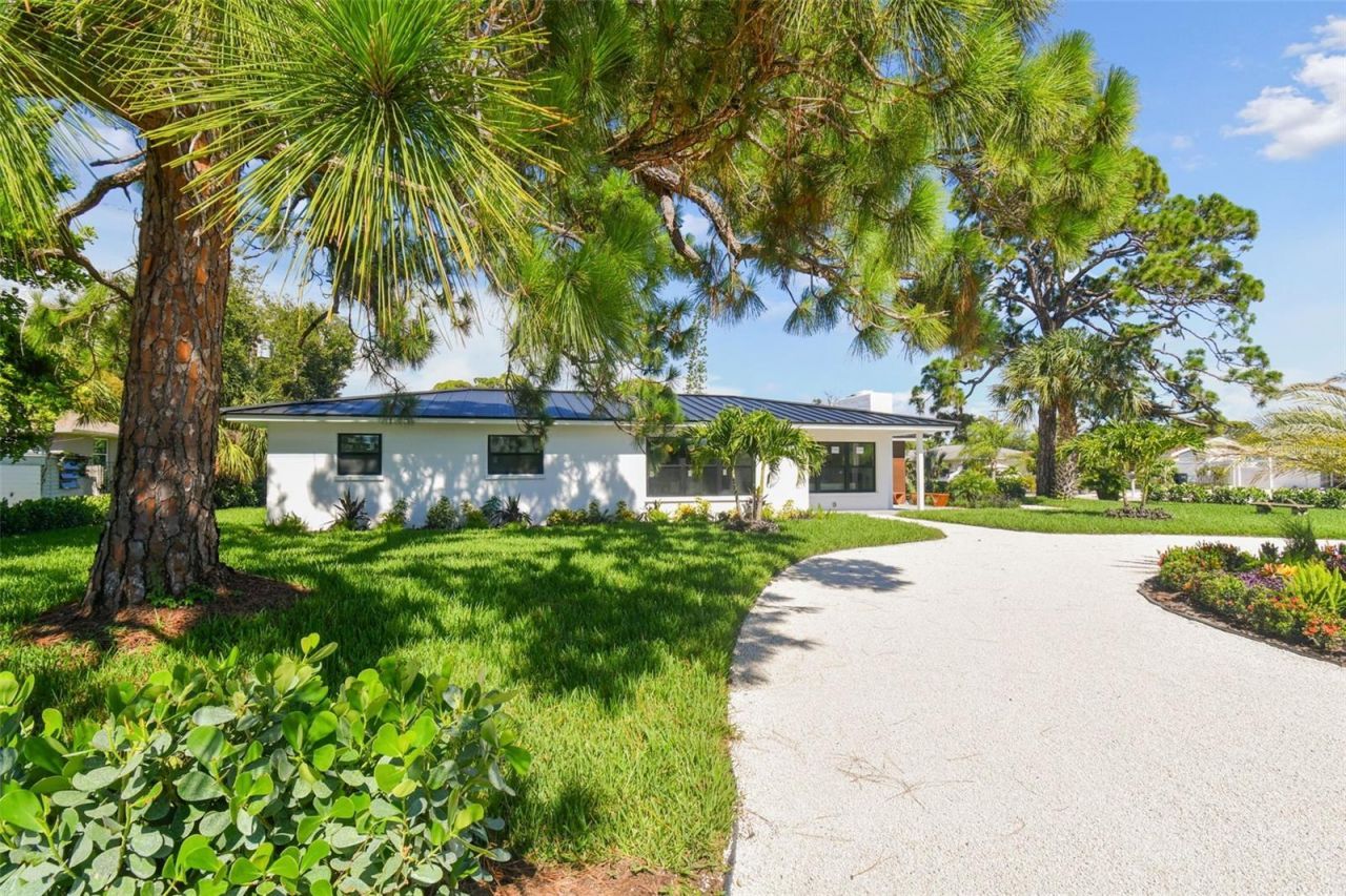 301 Aurora Street E, Venice, FL 34285 Photo