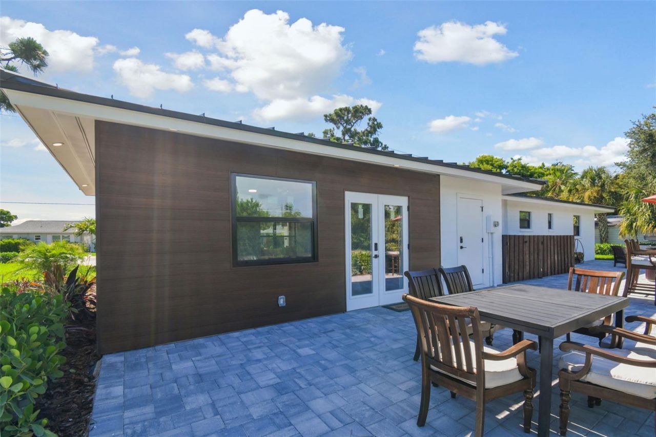 301 Aurora Street E, Venice, FL 34285 Photo