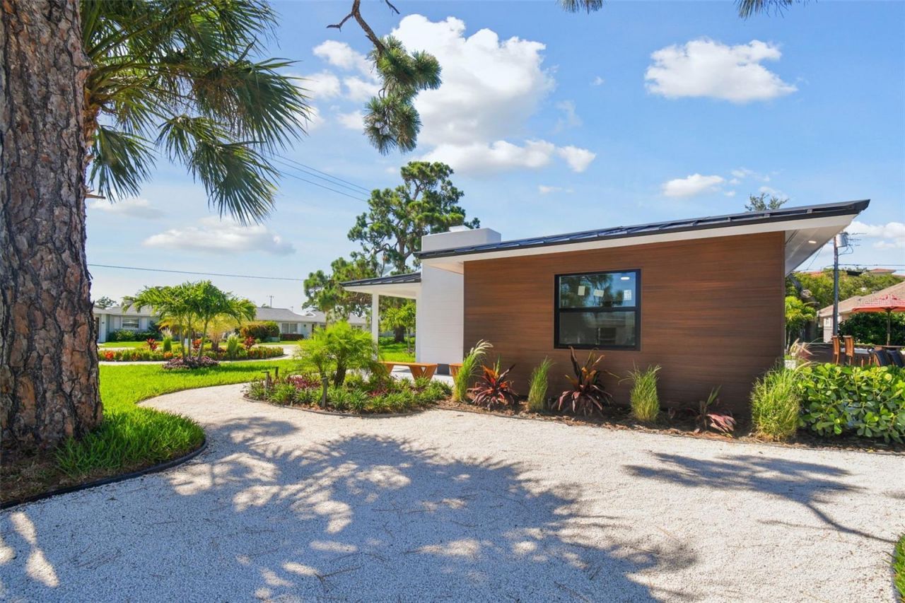 301 Aurora Street E, Venice, FL 34285 Photo