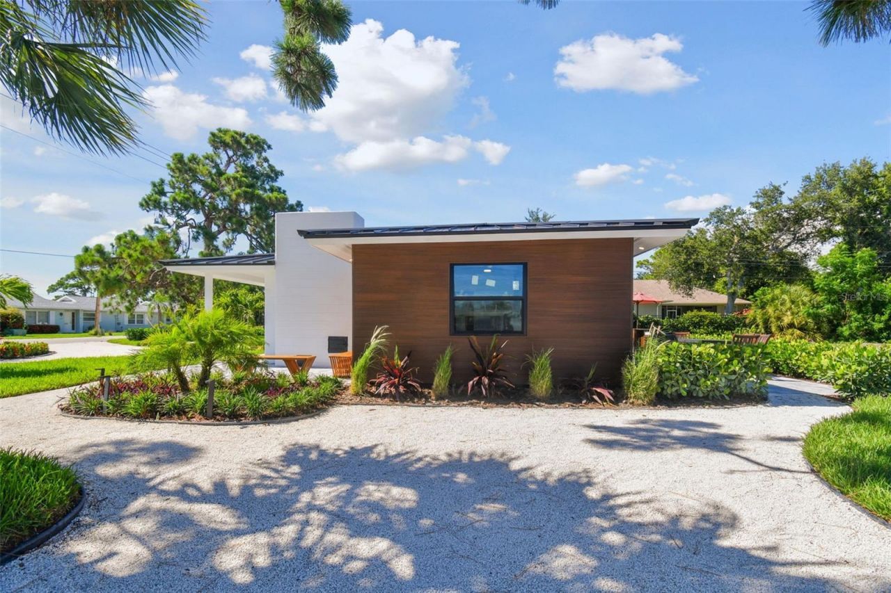 301 Aurora Street E, Venice, FL 34285 Photo