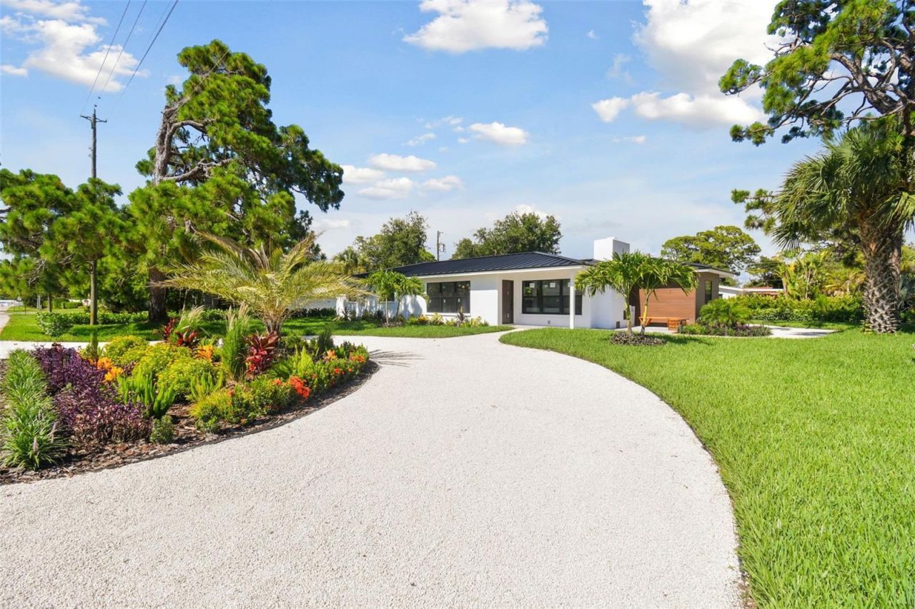 301 Aurora Street E, Venice, FL 34285 Photo