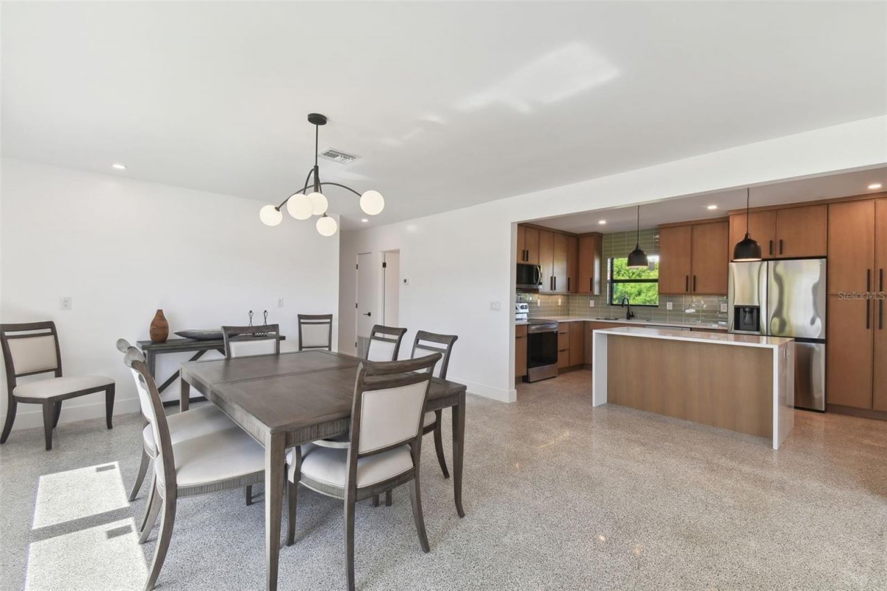 301 Aurora Street E, Venice, FL 34285 Photo