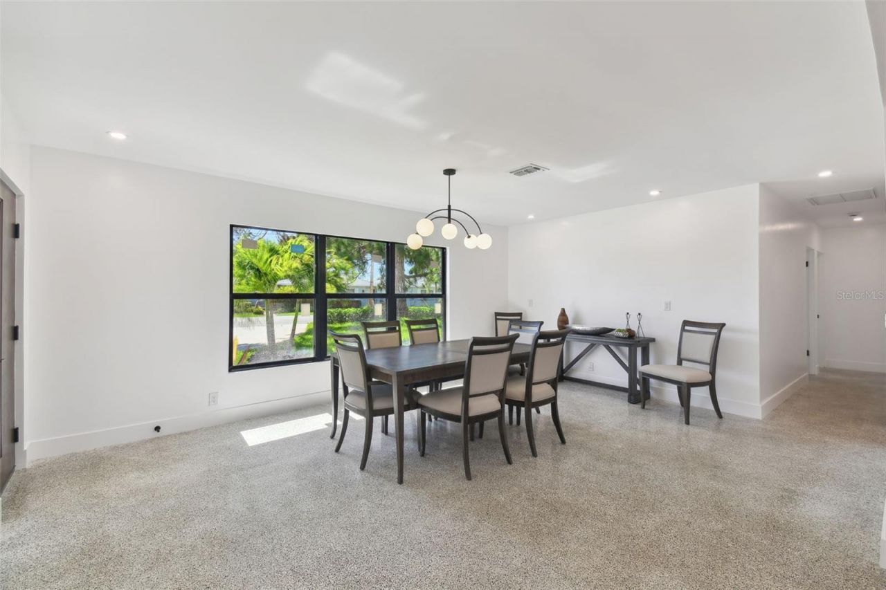 301 Aurora Street E, Venice, FL 34285 Photo