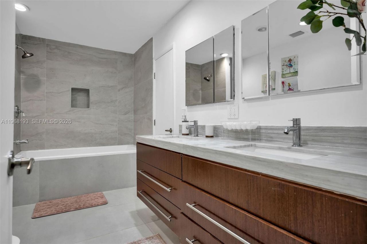 5801 SW 37th Terrace, Fort Lauderdale, FL 33312 Photo