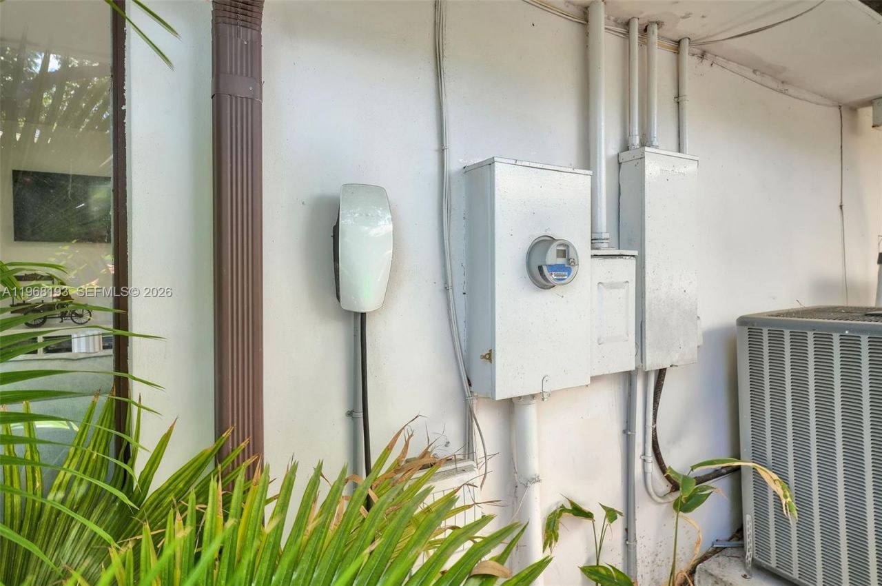 5801 SW 37th Terrace, Fort Lauderdale, FL 33312 Photo