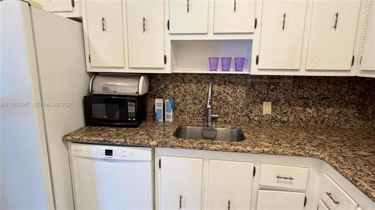 20100 W Country Club Dr , Unit 807, Aventura, FL 33180 Photo