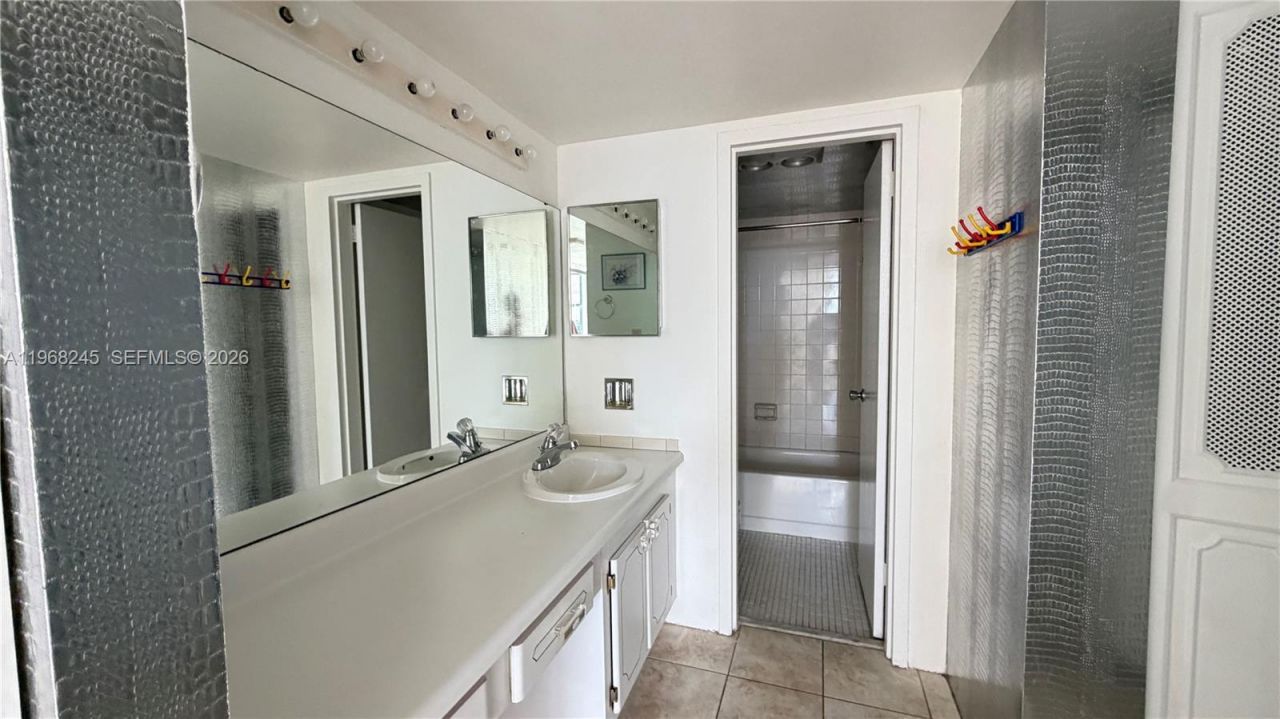 20100 W Country Club Dr , Unit 807, Aventura, FL 33180 Photo