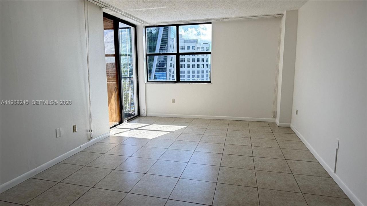 20100 W Country Club Dr , Unit 807, Aventura, FL 33180 Photo