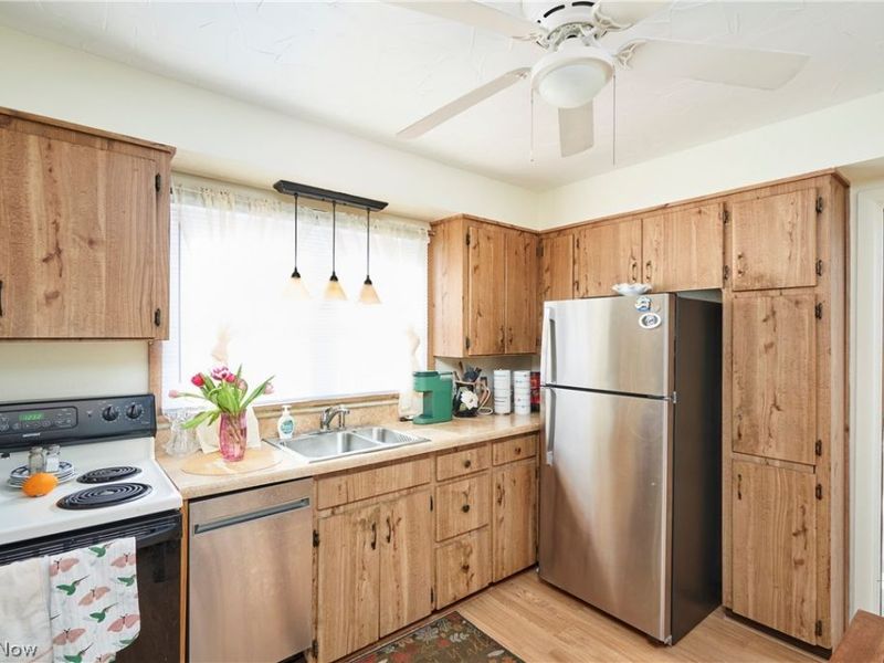 507 E Ford Avenue, Barberton, OH 44203 Photo 3