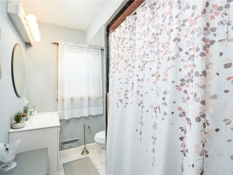 507 E Ford Avenue, Barberton, OH 44203 Photo 8