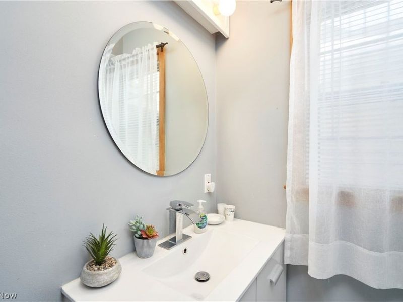 507 E Ford Avenue, Barberton, OH 44203 Photo 9