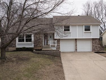 13317 Overhill Road, Grandview, MO 64030