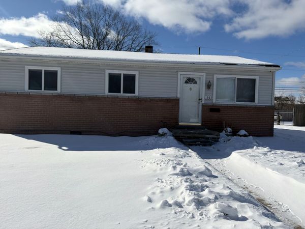 1585 Harvest Lane, Ypsilanti, MI 48198