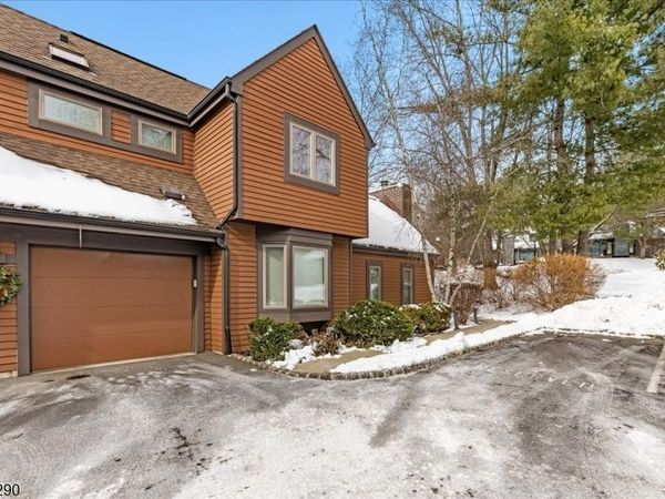 7 Valley View Dr, Bernards, NJ 07920