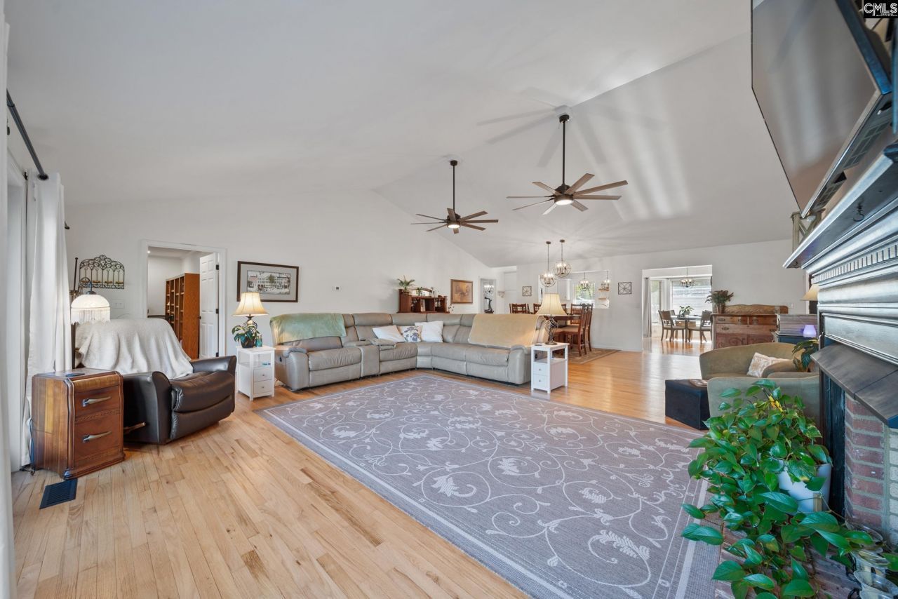 370 Chapel Creek Drive  Photo 12