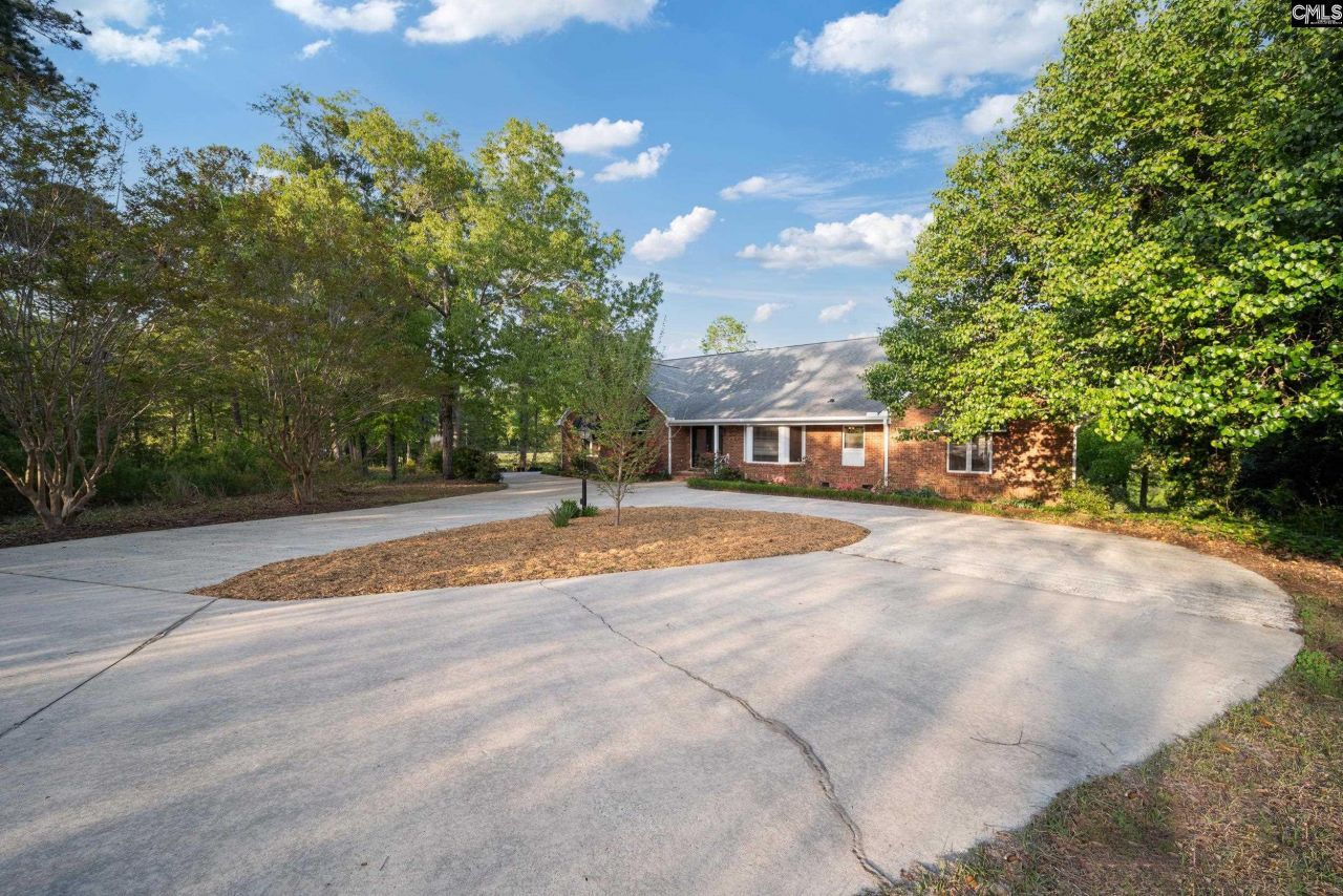 370 Chapel Creek Drive  Photo 2