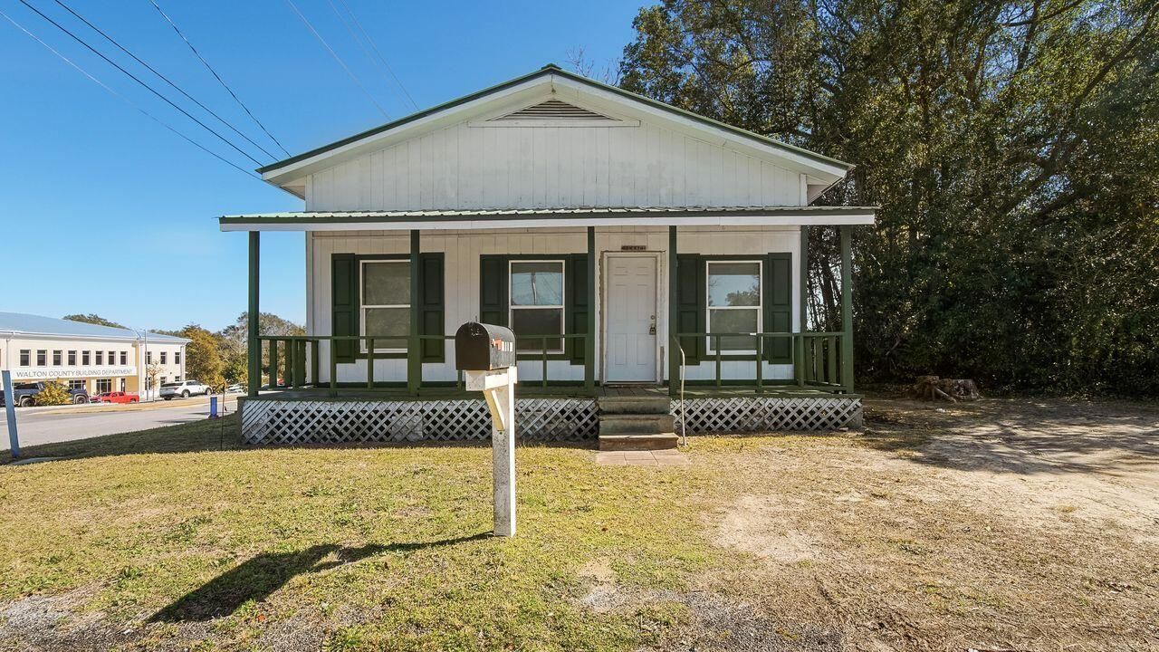 60 N 8th Street, Defuniak Springs, FL 32433 Main Photo