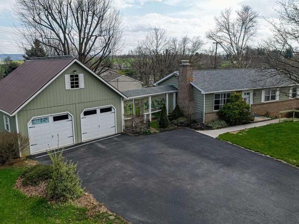 824 FOX MEADOW ROAD, CHAMBERSBURG, PA 17202