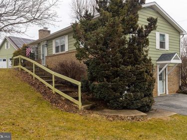 824 FOX MEADOW ROAD, CHAMBERSBURG, PA 17202