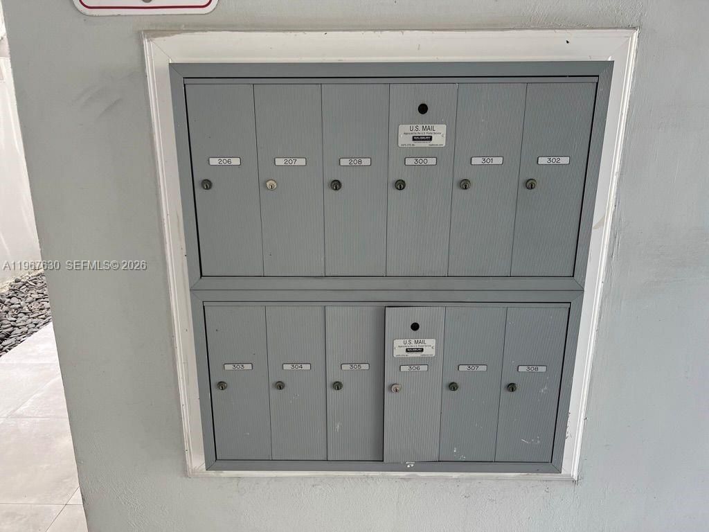 2430 NE 135th St , Unit 105, North Miami, FL 33181 Photo