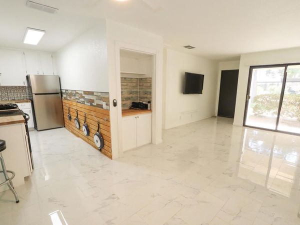 751 N Los Felices Circle W, Unit 109, Palm Springs, CA 92262