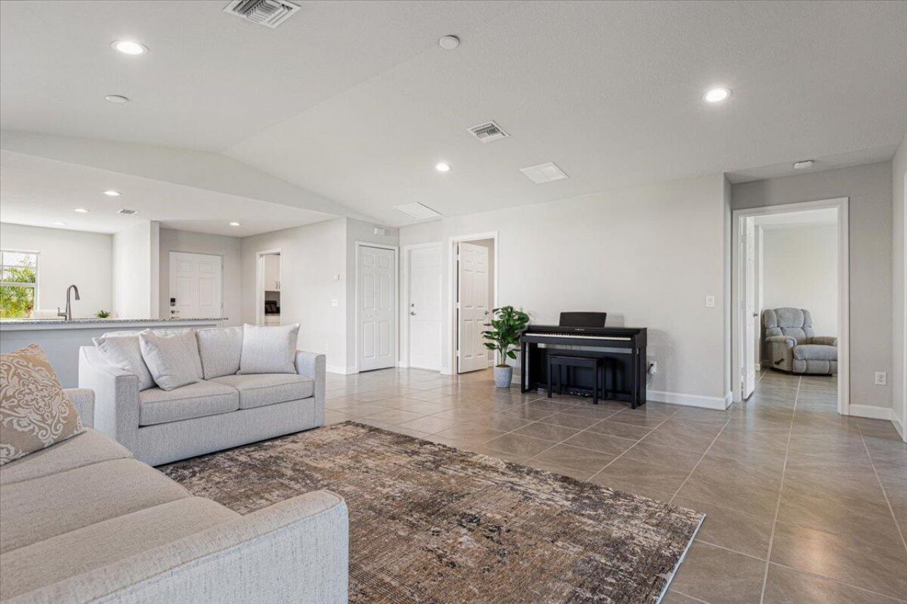10 Juan Carlos Lane, Port Saint Lucie, FL 34952 Photo
