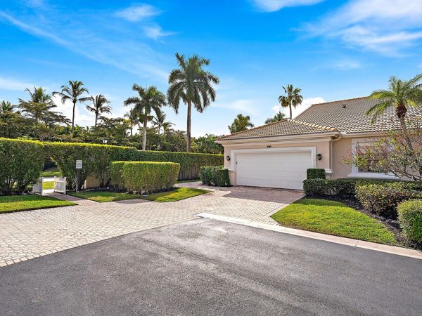 8110 Sandpiper Way, West Palm Beach, FL 33412