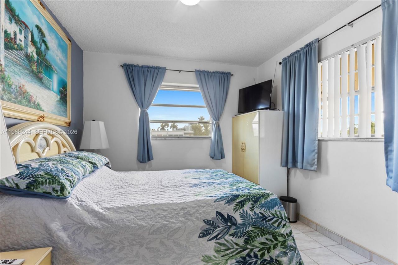 16750 NE 14th Ave , Unit 301, Miami, FL 33162 Photo