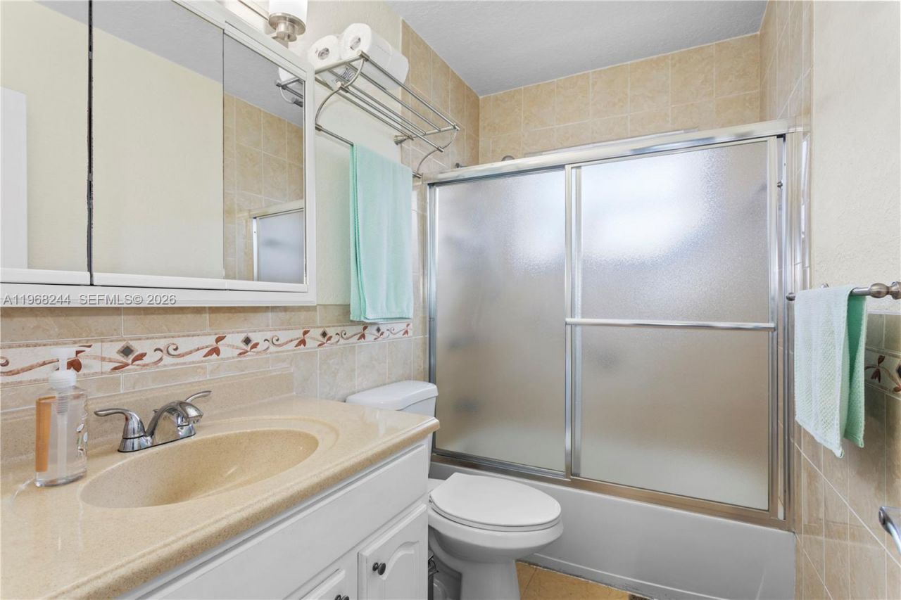 16750 NE 14th Ave , Unit 301, Miami, FL 33162 Photo