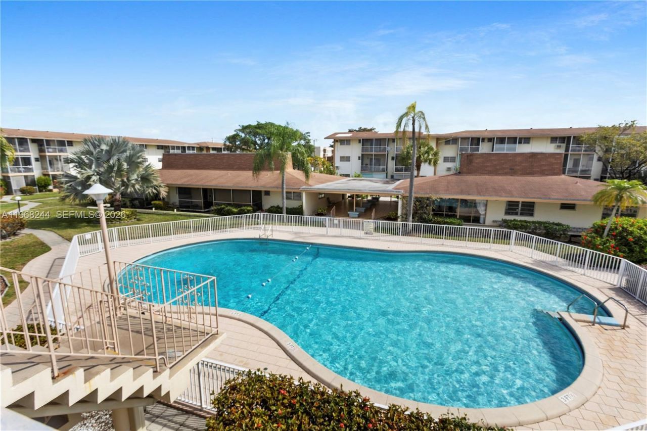 16750 NE 14th Ave , Unit 301, Miami, FL 33162 Photo