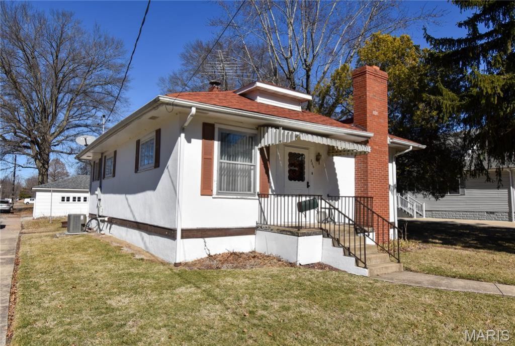 305 E Pennsylvania Street, Staunton, IL 62088 Main Photo